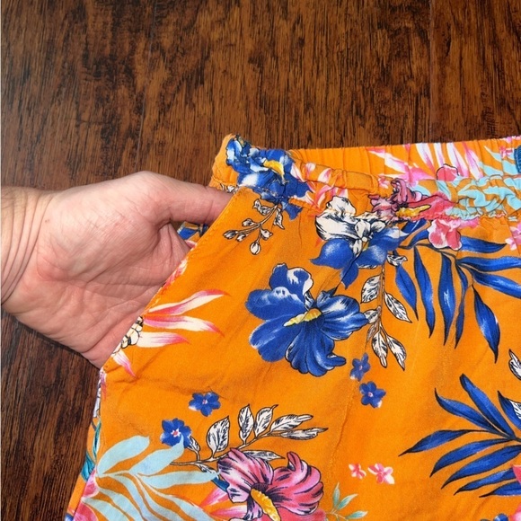 Caribbean Joe Pull-On Floral Print Shorts | Women’s Size 8 | Soft Elastic Shorts - Picture 5 of 6